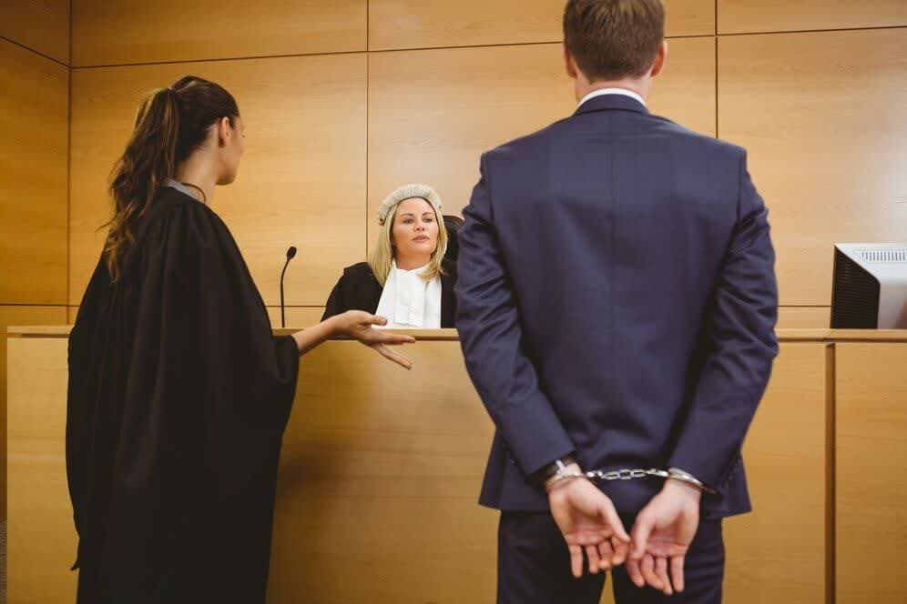 اقرار وکیل علیه موکل خود: بررسی اصول و شرایط