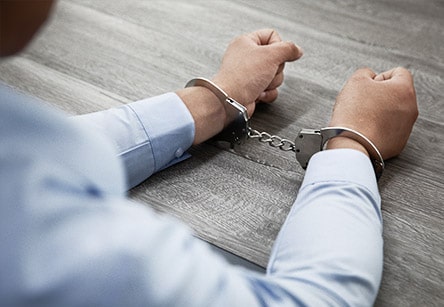 آیا پلیس می تواند بدون حکم قضایی خودروی شما را بازرسی کند؟
